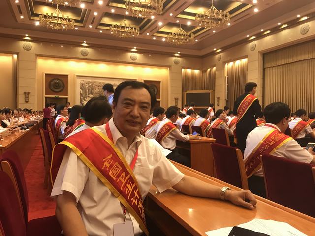 1503209271184022487.jpg 陈劲草领奖1.jpg