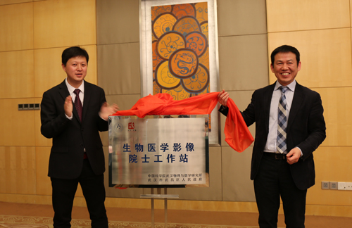 1493260006375071617.jpg 周欣副所长与中南医院王行环院长揭牌.jpg