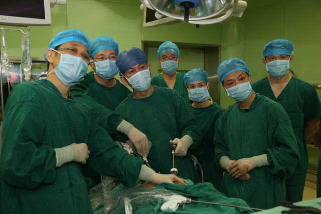 1510456519555025479.jpg 王院长手术1.jpg